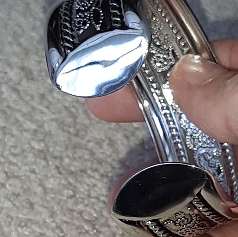 Cuff bracelet - Picture 3 of 4